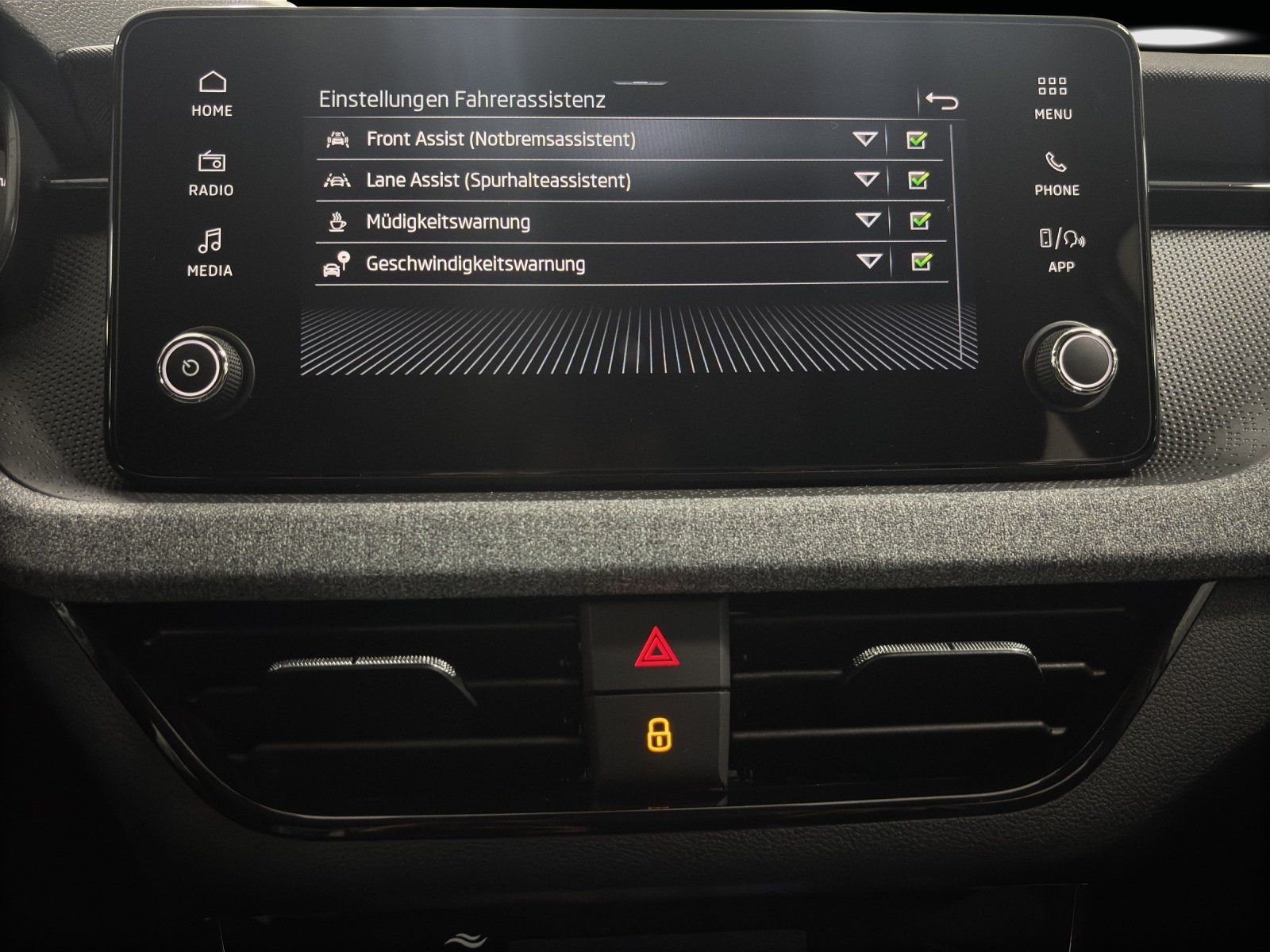 Fahrzeugabbildung SKODA Kamiq Tour 1,0 TSI 85 kW