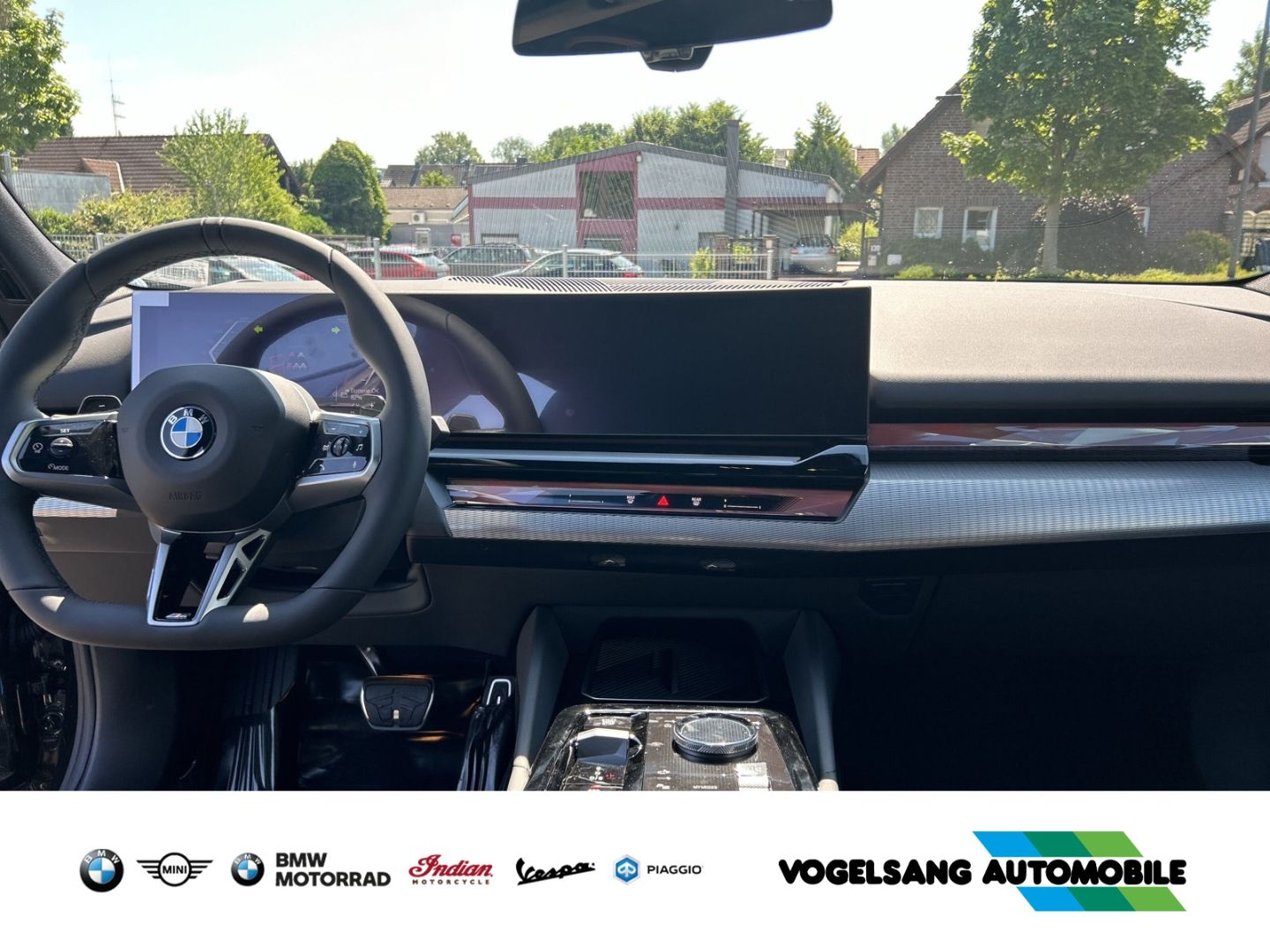Fahrzeugabbildung BMW 520 i M Sport I Park-Assistent Sportpaket HUD AH