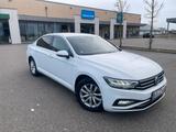 Volkswagen Passat 2.0 TDI SCR DSG Business Business - VW Passat Gebrauchtwagen in Freiburg