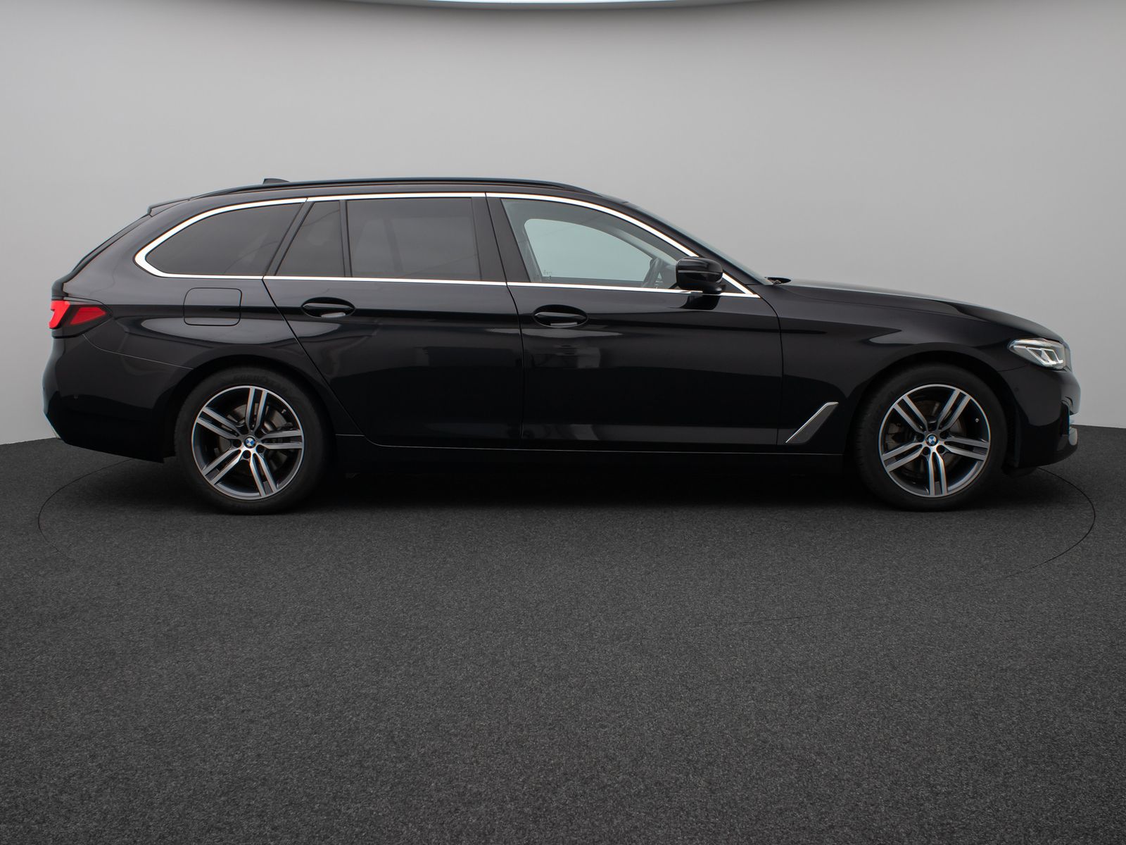 Fahrzeugabbildung BMW 520d xD ACC H/K Kamera Alarm DAB Leder 18Zoll