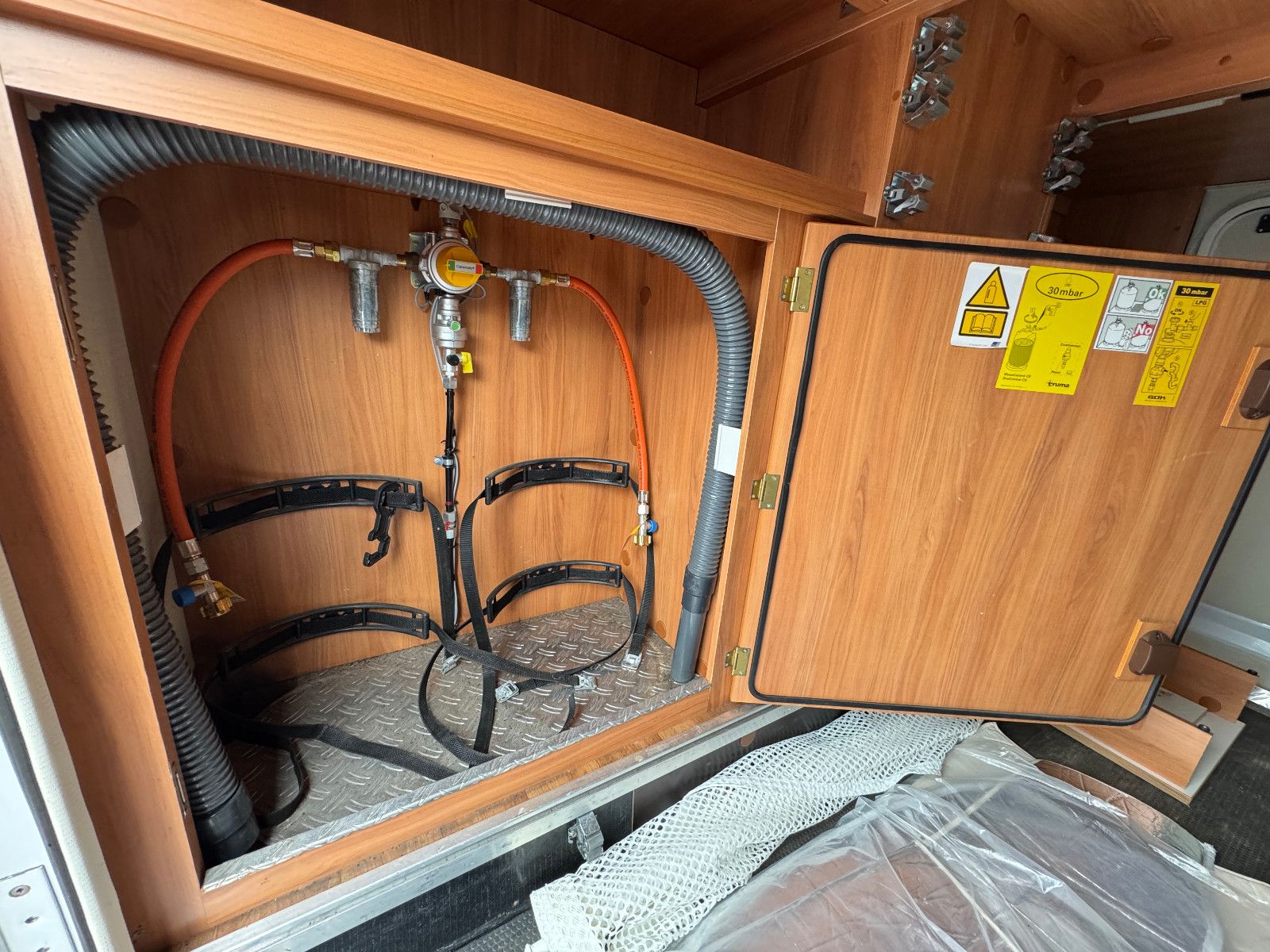 Fahrzeugabbildung HYMER / ERIBA / HYMERCAR EXSIS-T 588 AUTOMATIK ALKO LITHIUM 240 AH SOLAR