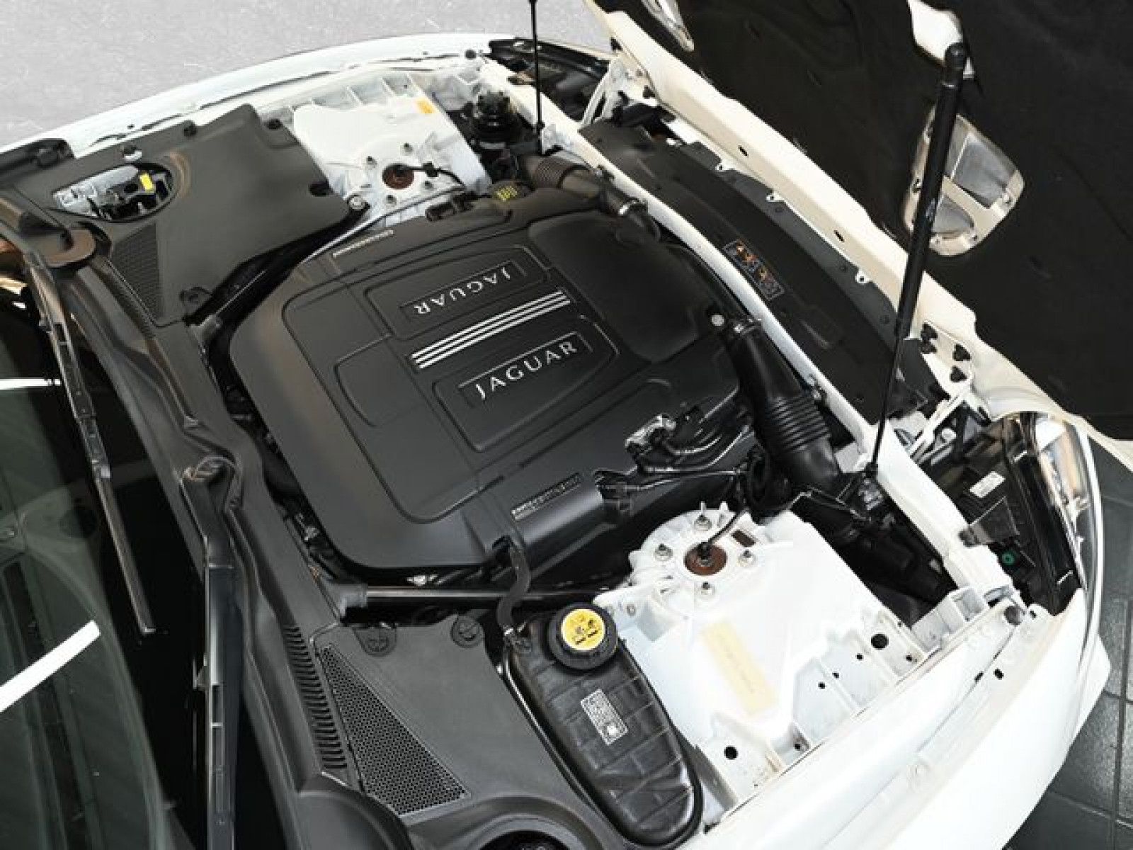 Fahrzeugabbildung Jaguar XKR -S Coupe - Scheckheft | perfekter Zustand!
