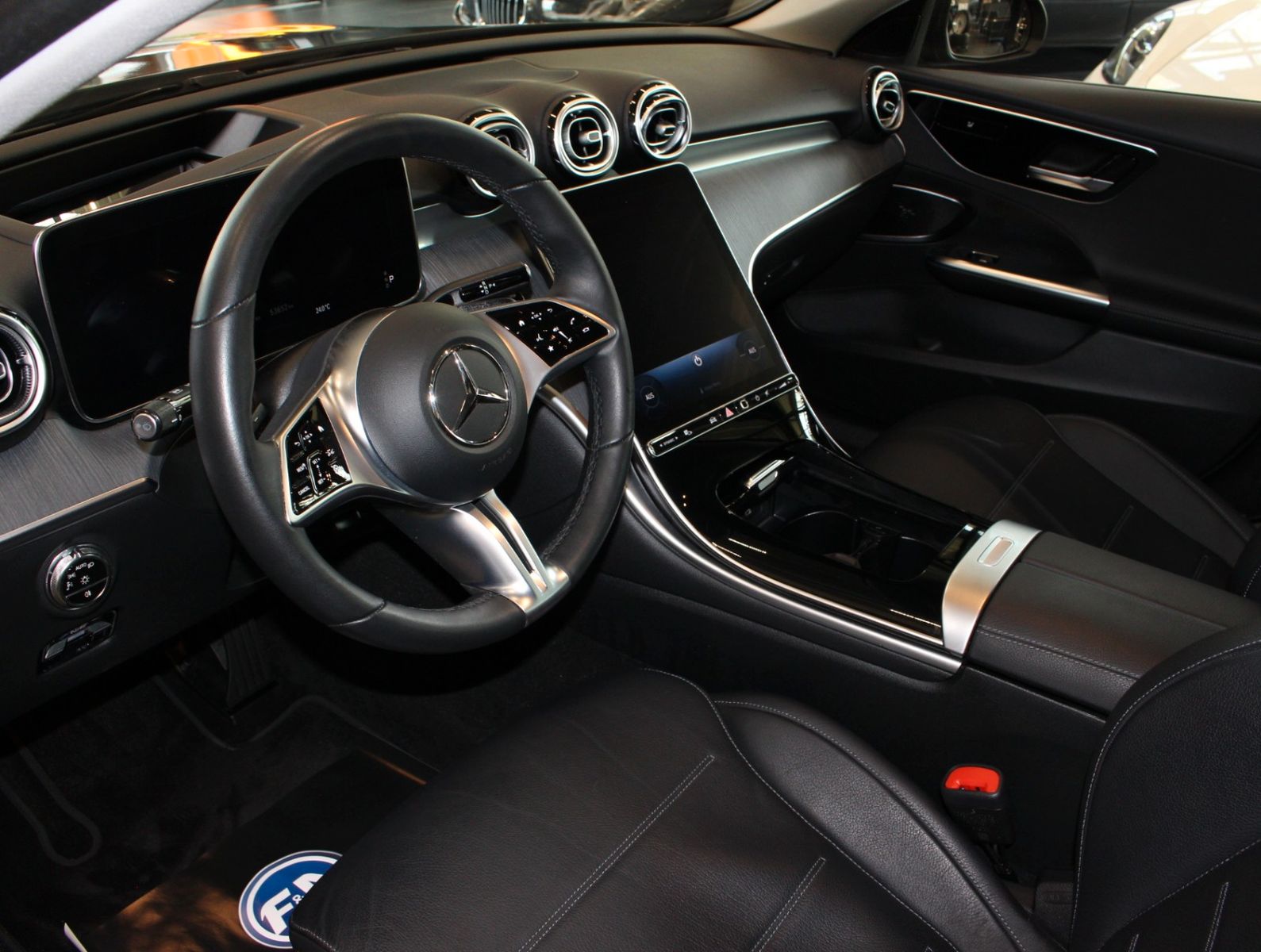 Fahrzeugabbildung Mercedes-Benz C 220 d Avantgarde*HUD*Kamera*1.Hand