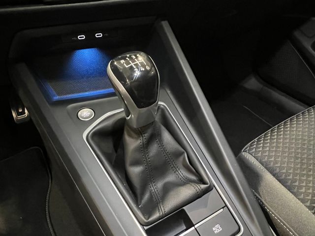 Volkswagen Golf 1.5 TSI Active | LED | Navi | App | DAB Volkswagen Golf 1.5 TSI Active | LED | Navi | App | DAB