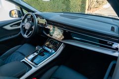 AUDI Q7 TDI / S LINE/ 22"/ ADVANCED/ PANO/ 7 SITZE AUDI Q7 TDI / S LINE/ 22"/ ADVANCED/ PANO/ 7 SITZE