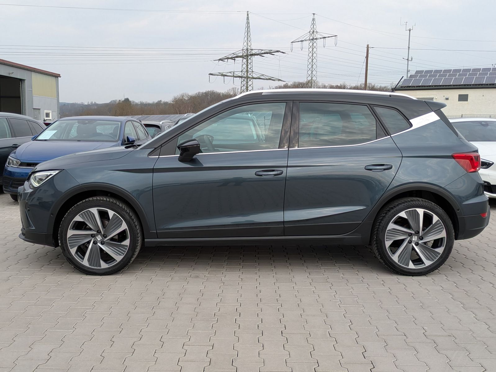 Fahrzeugabbildung SEAT Arona 1.0 TSI FR DSG AHK*ACC*LED*APP*DAB*KAMERA