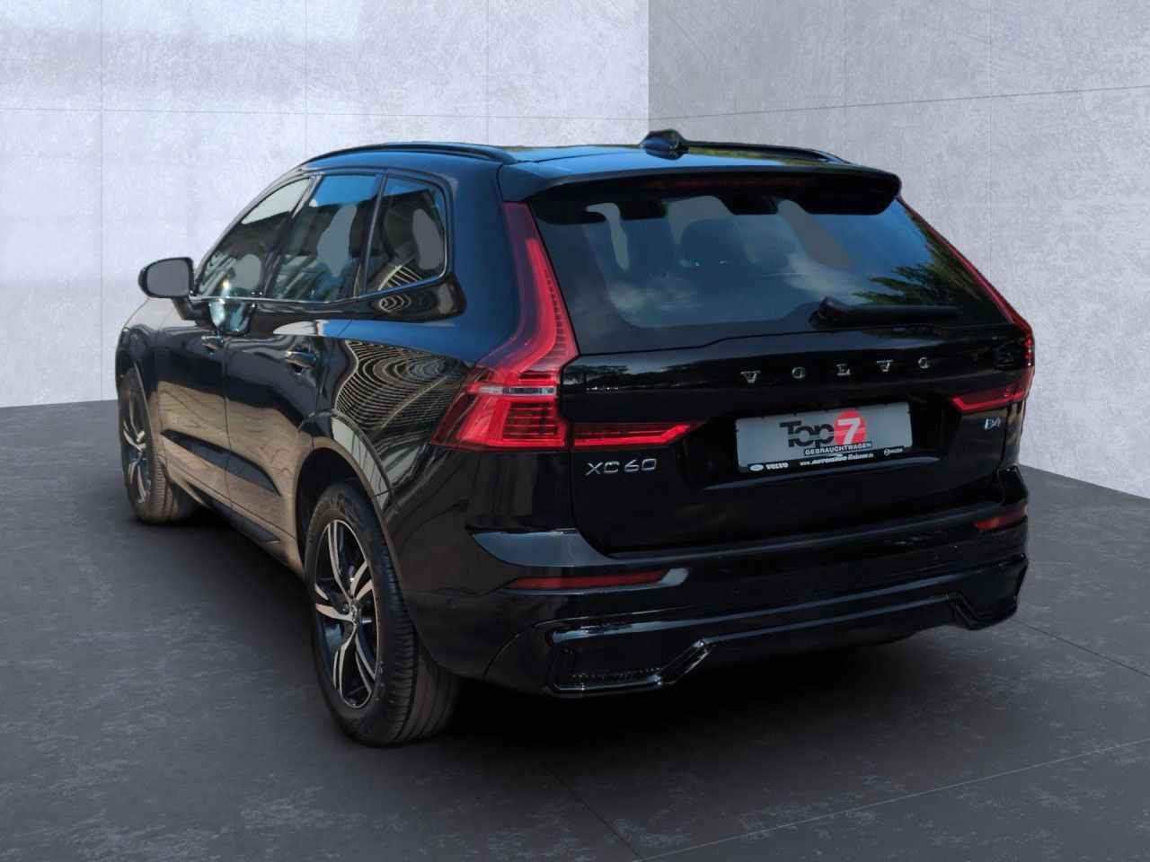 Volvo XC60 B4 (Benzin) R-Design 2WD Automatik Navi LED foto 3