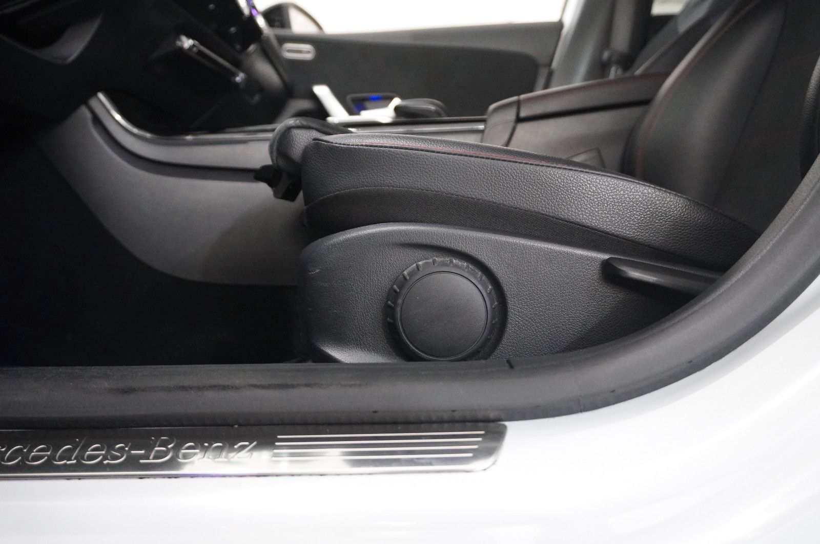 Fahrzeugabbildung Mercedes-Benz A 180 AMG LINE 7G-DCT NAVI/LED/VIRT./KAMERA/DAB+