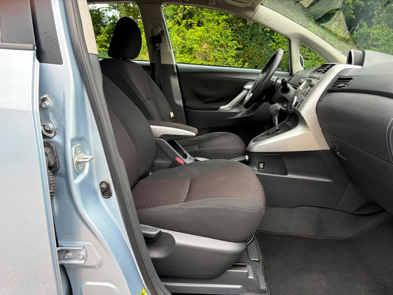 Toyota Corolla Verso 2010 — photo 9