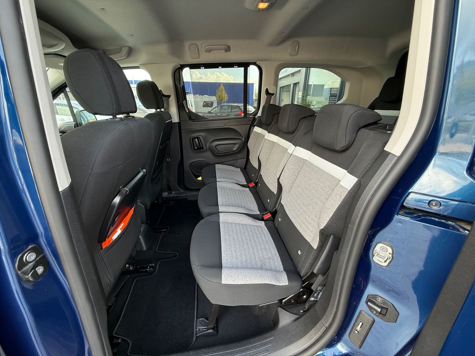 Fahrzeugabbildung Citroën Berlingo XL 7-SITZER AUTOM. KLIMA SITZHEIZ. CAM