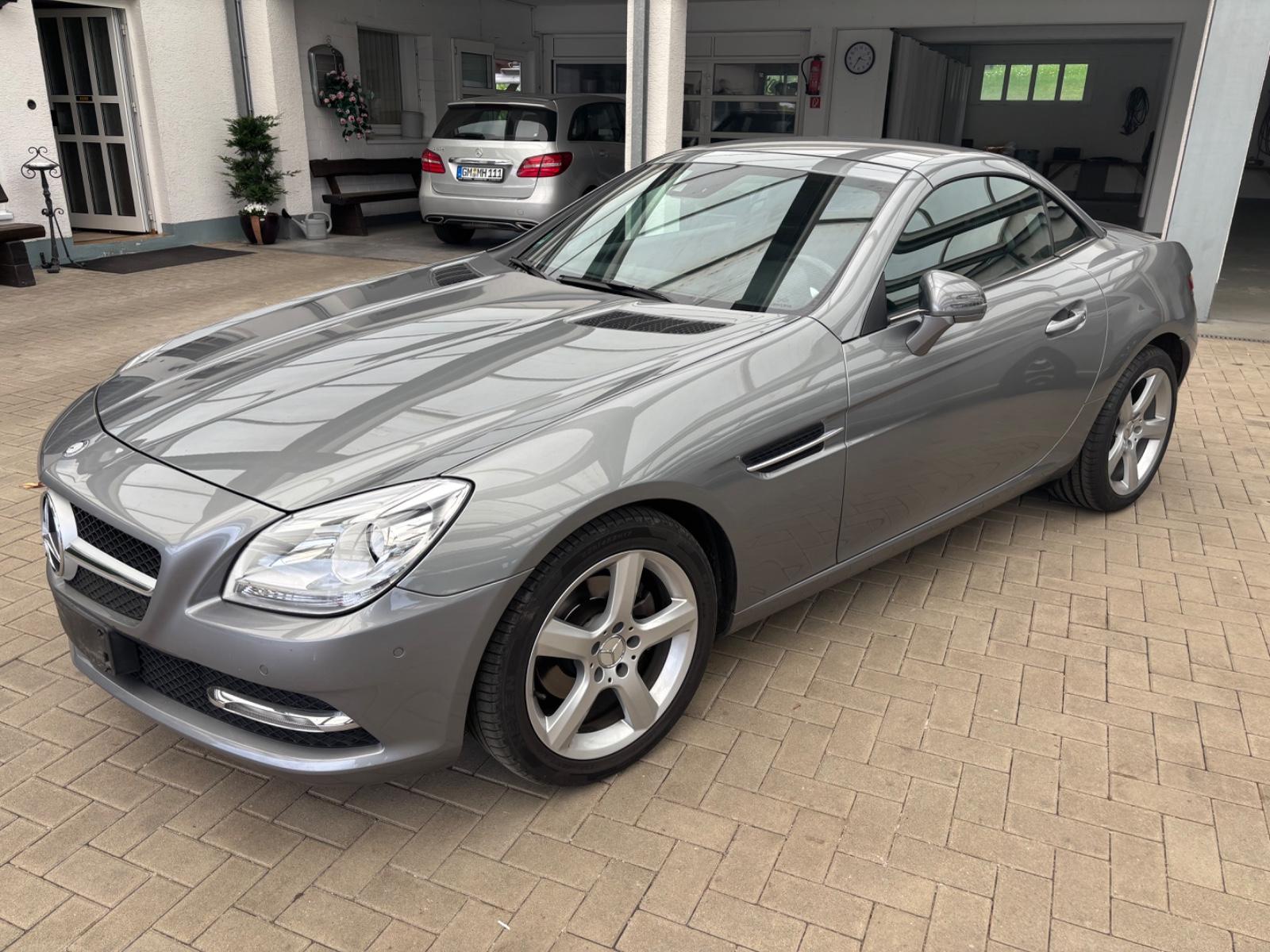 Mercedes-Benz SLK 200 BlueEfficiency Airscarf Comand LED Park