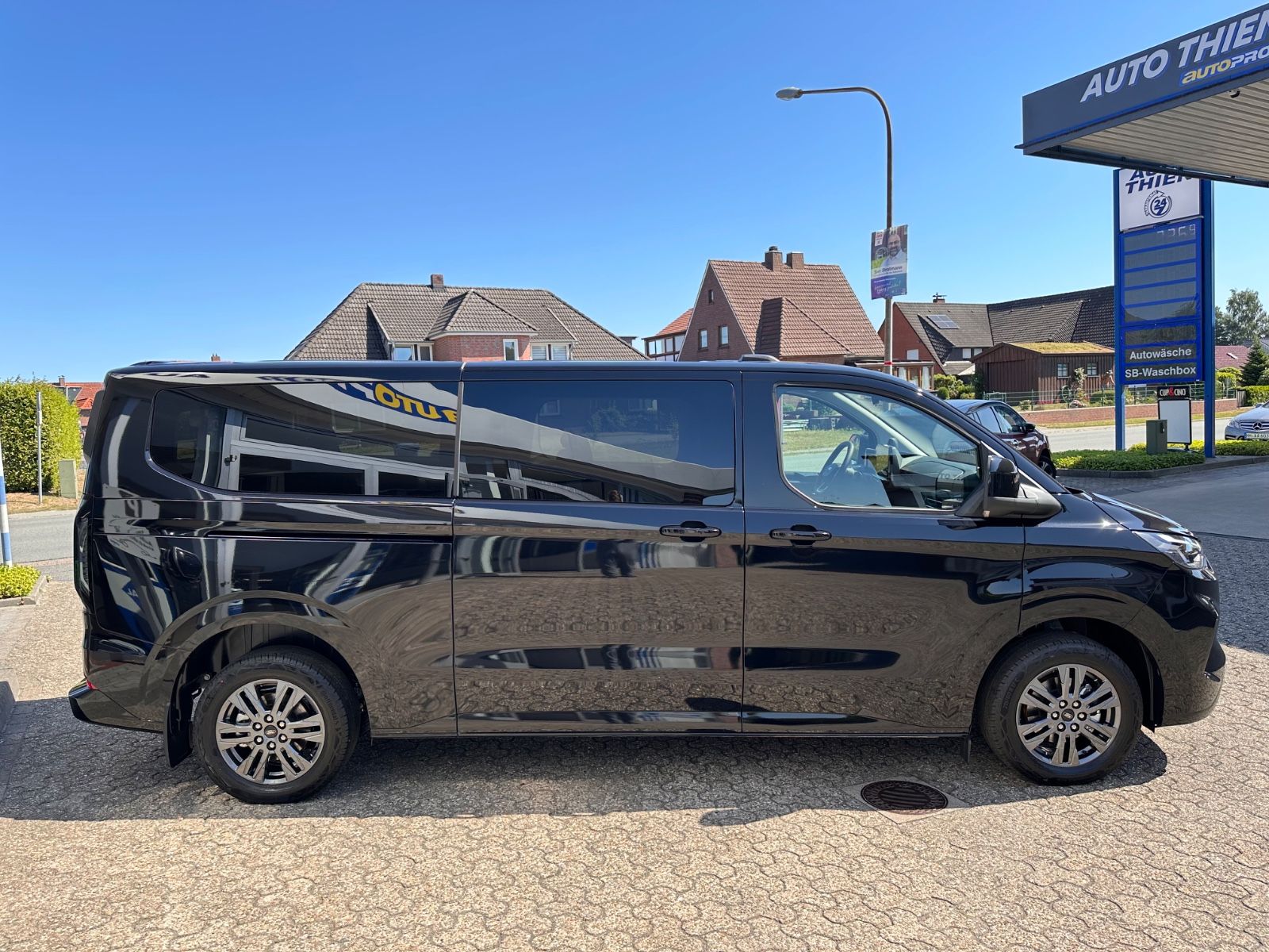 Fahrzeugabbildung Ford Tourneo Custom 2.0 EcoBlue 320 L2  Titanium Aut.