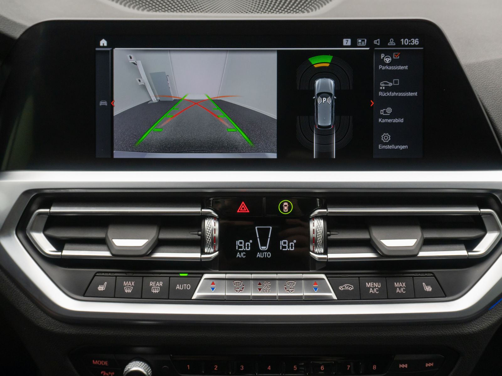 Fahrzeugabbildung BMW 320d Sport Line HUD DAB Kamera Alarm HiFi Leder