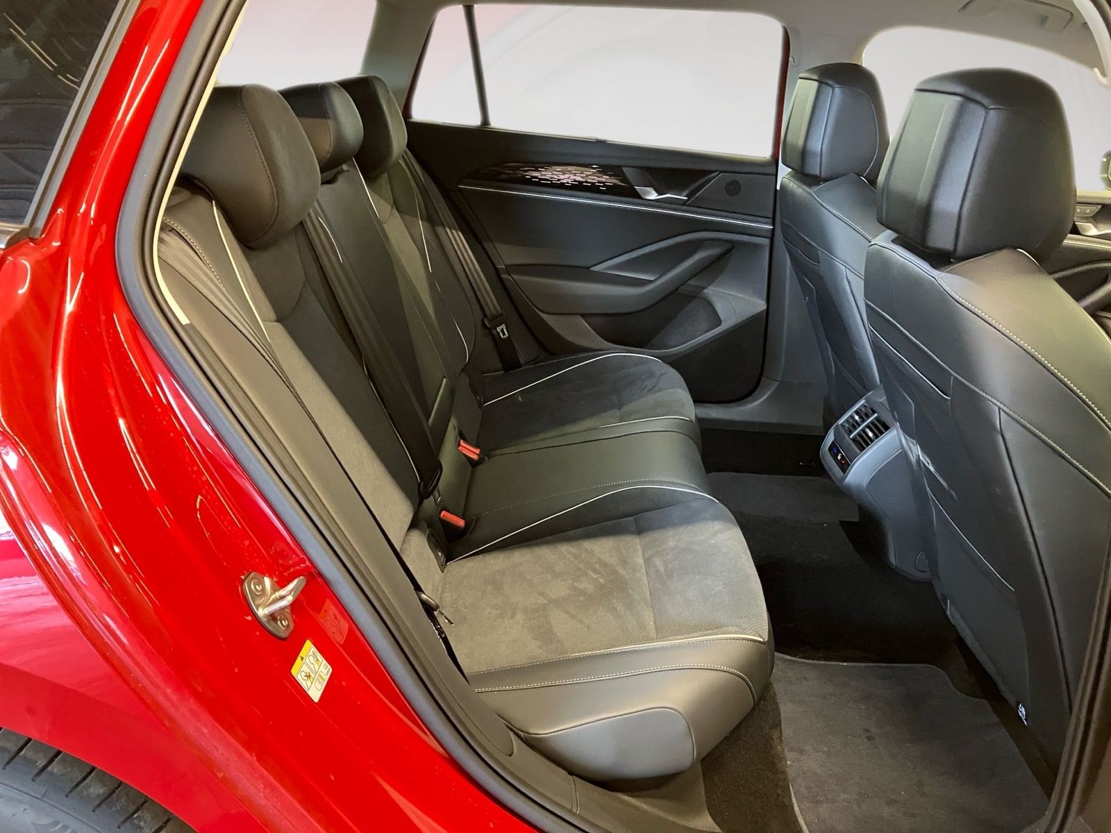 Volkswagen Passat Variant - Bild 10