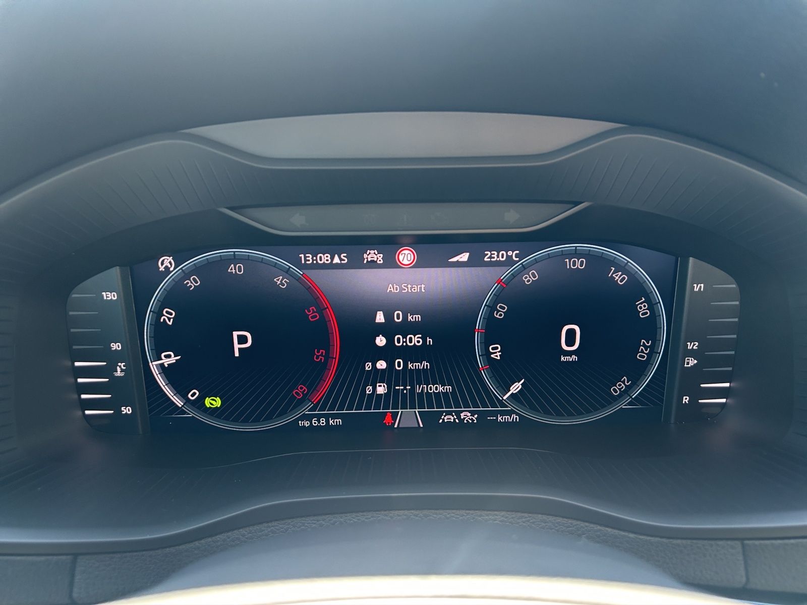 Fahrzeugabbildung SKODA Karoq 2.0 TDI Tour MATRIX AHK