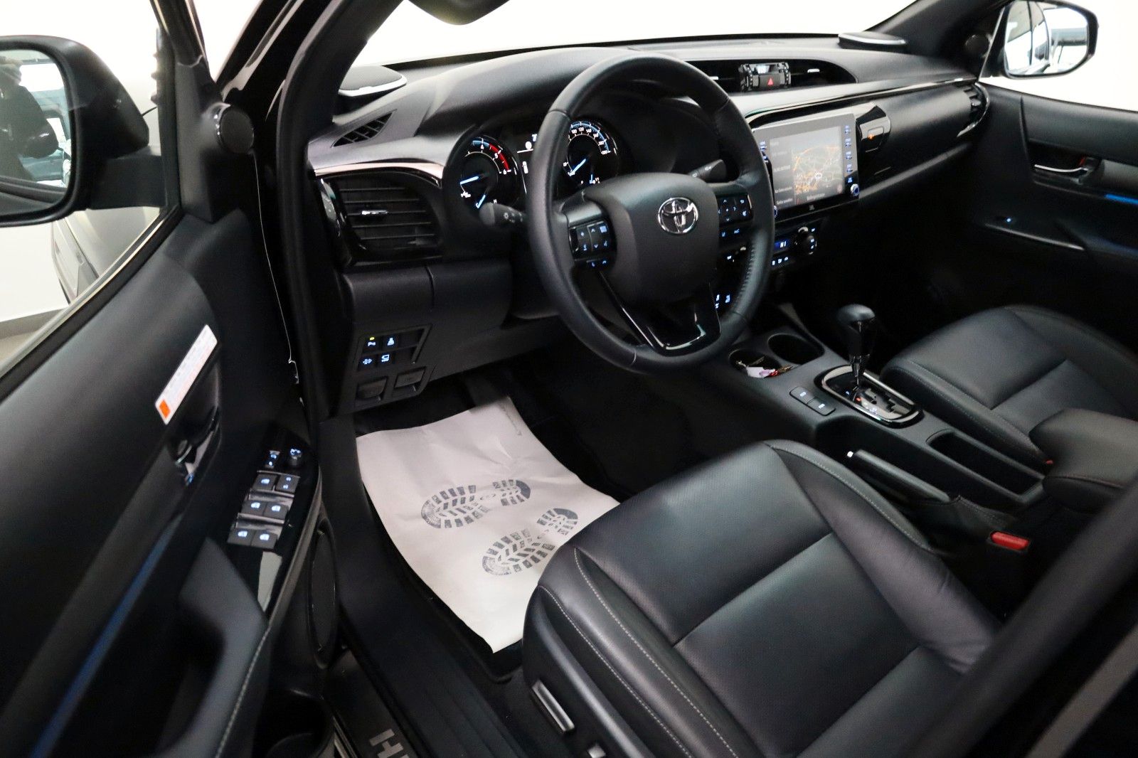 Fahrzeugabbildung Toyota Hilux Double Cab Invincible,ACC, Navi,Rollo, AHK