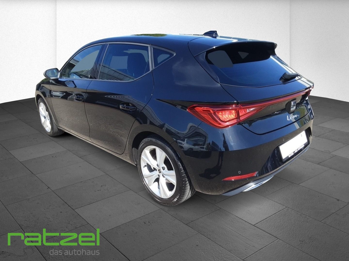 Fahrzeugabbildung SEAT Leon 1.5e TSI FR LED ACC elektr. AHK Navi dig. C
