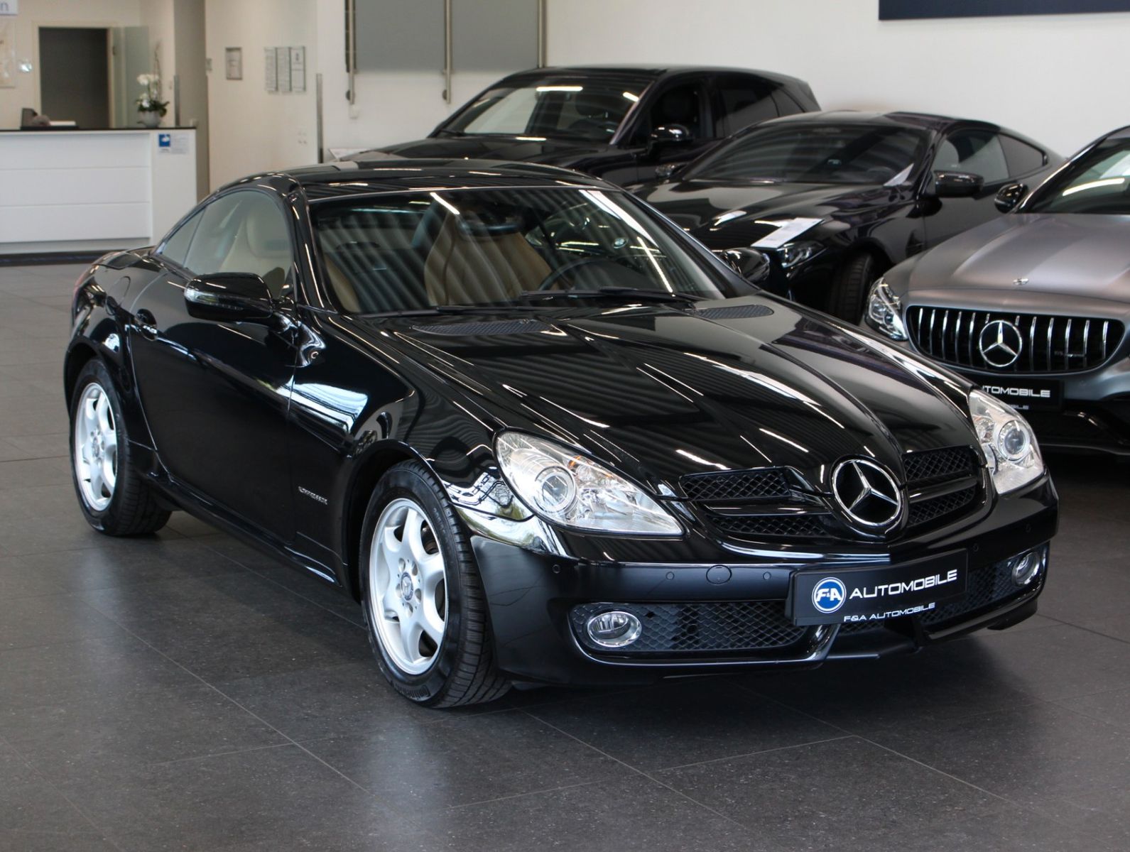 Fahrzeugabbildung Mercedes-Benz SLK 200 *2.Hand*Navi*Parktronic*Sitzheizung