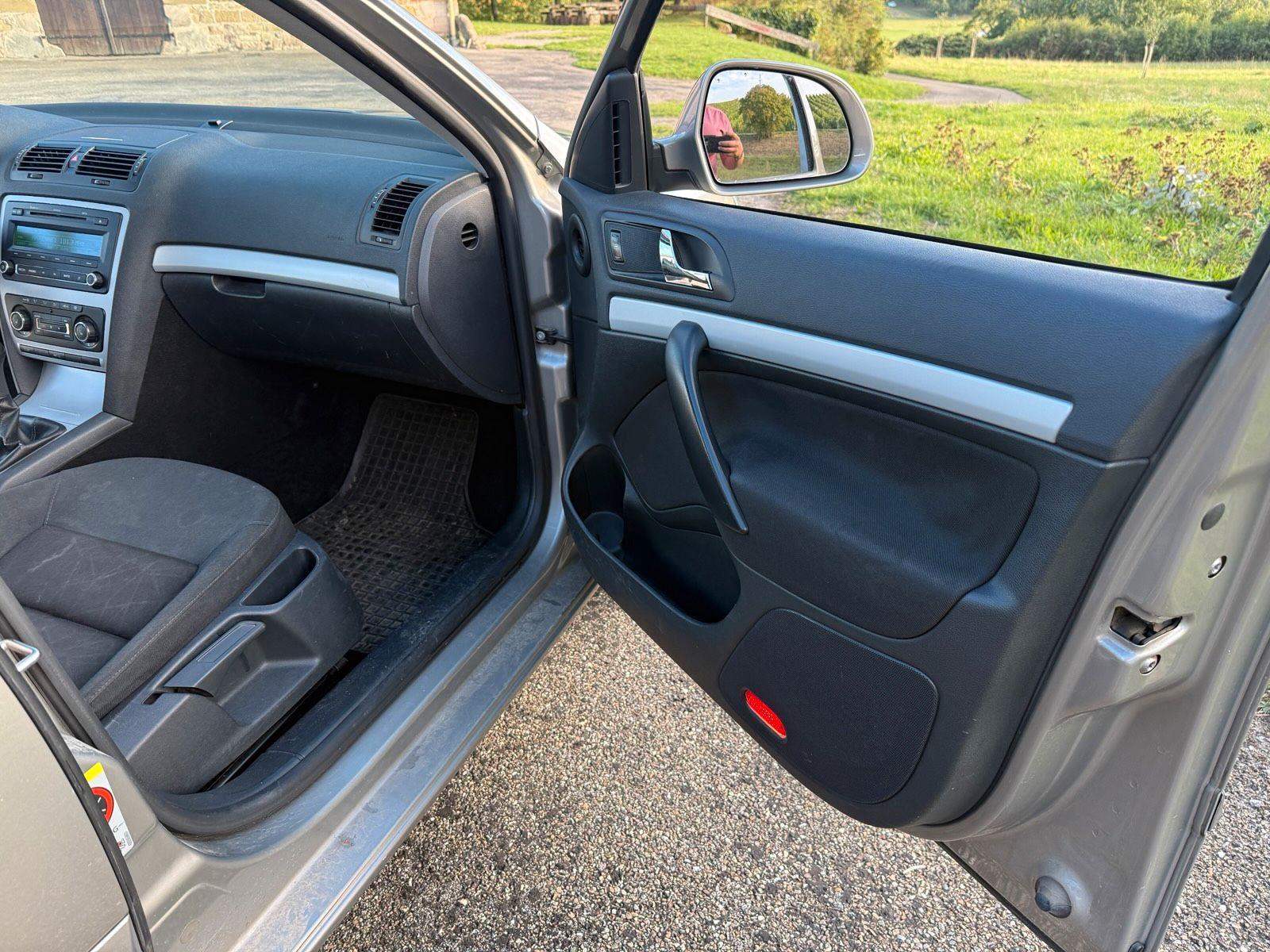 Skoda Octavia 2011 — photo 10