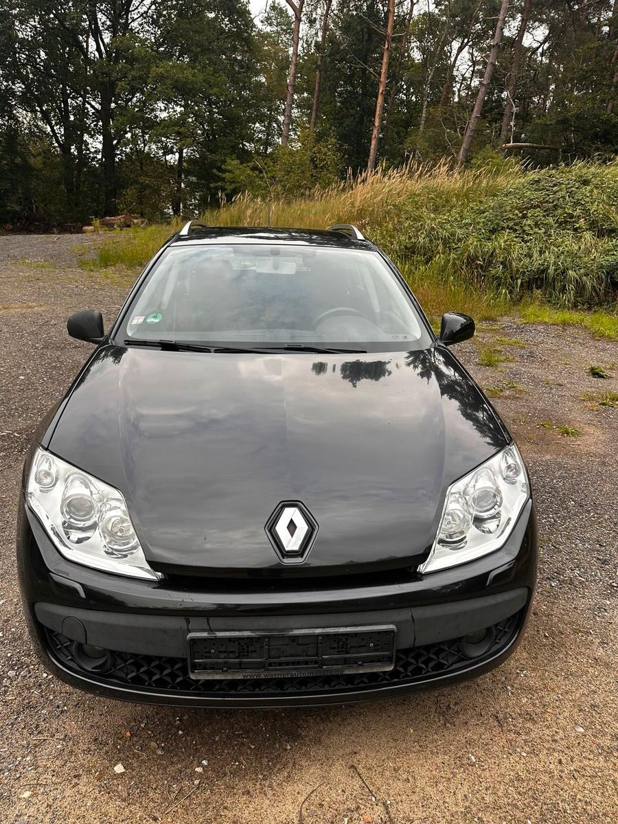 Renault Laguna 2010 — photo 11
