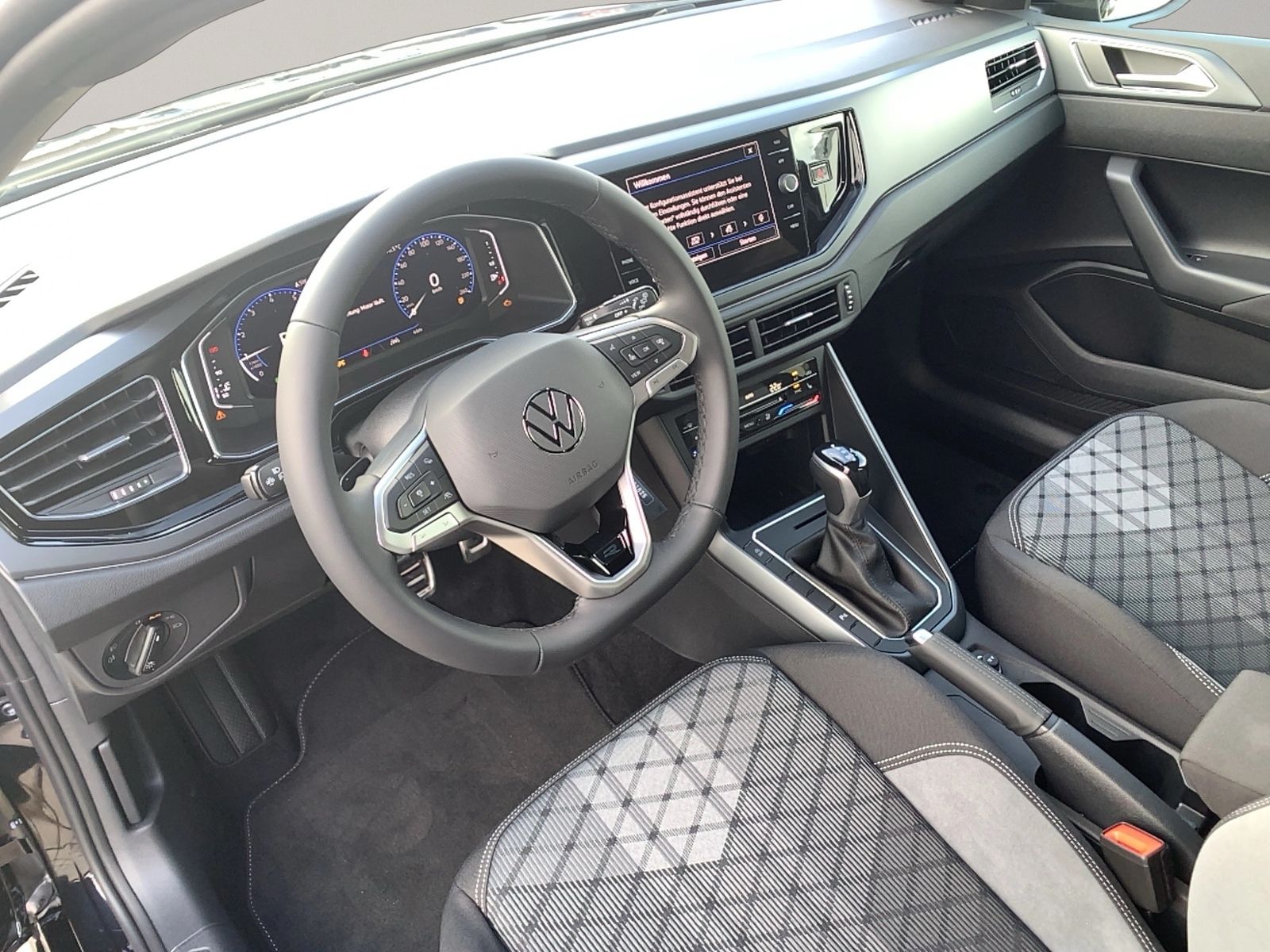 Taigo 1.0 TSI R-Line, Black Style, IQ.Drive, Dis