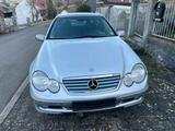 Mercedes-Benz Mercedes C230 Coupe - Mercedes-Benz C 230: Coupe