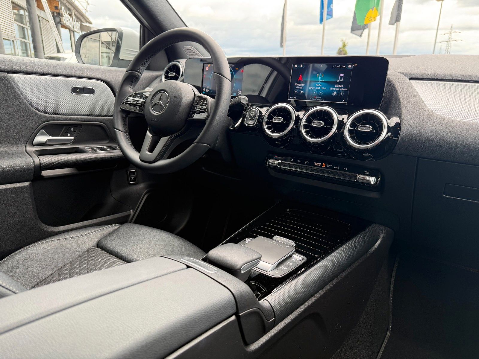 Fahrzeugabbildung Mercedes-Benz GLA 200d Style+Distr+AHK+RKamera+1.Hand