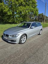 BMW 320i Touring,1H,SHZ,SCHECKHEFT - silberne BMW 320