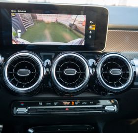 Fahrzeugabbildung Mercedes-Benz GLB 250 4Matic AMG Line PANO|AHK|LED|KEYLESS|KAM