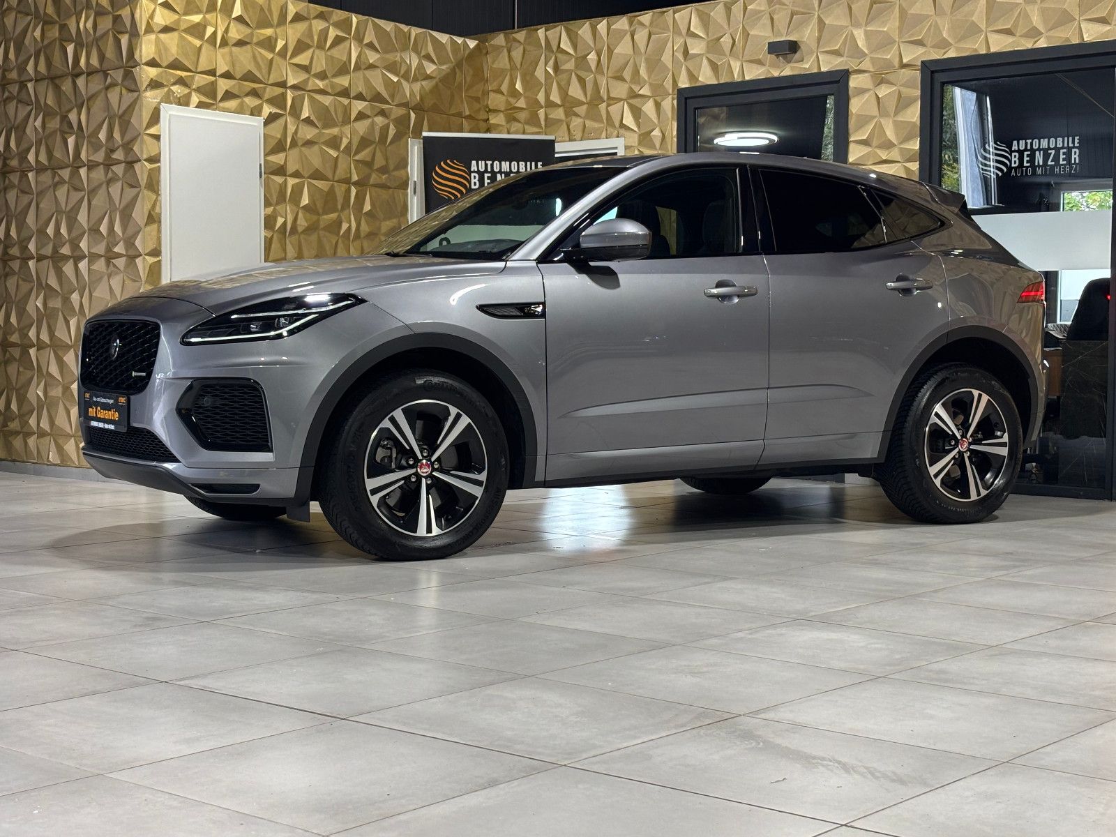 Fahrzeugabbildung Jaguar E-PACE R-Dynamic/AWD/PANORAMA/KAMERA/MERIDIAN