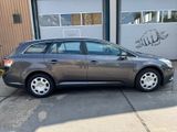 Toyota Avensis Kombi 1.8 ,Shz,Navi,Allwetter - Toyota Avensis aus 2011: Kombi