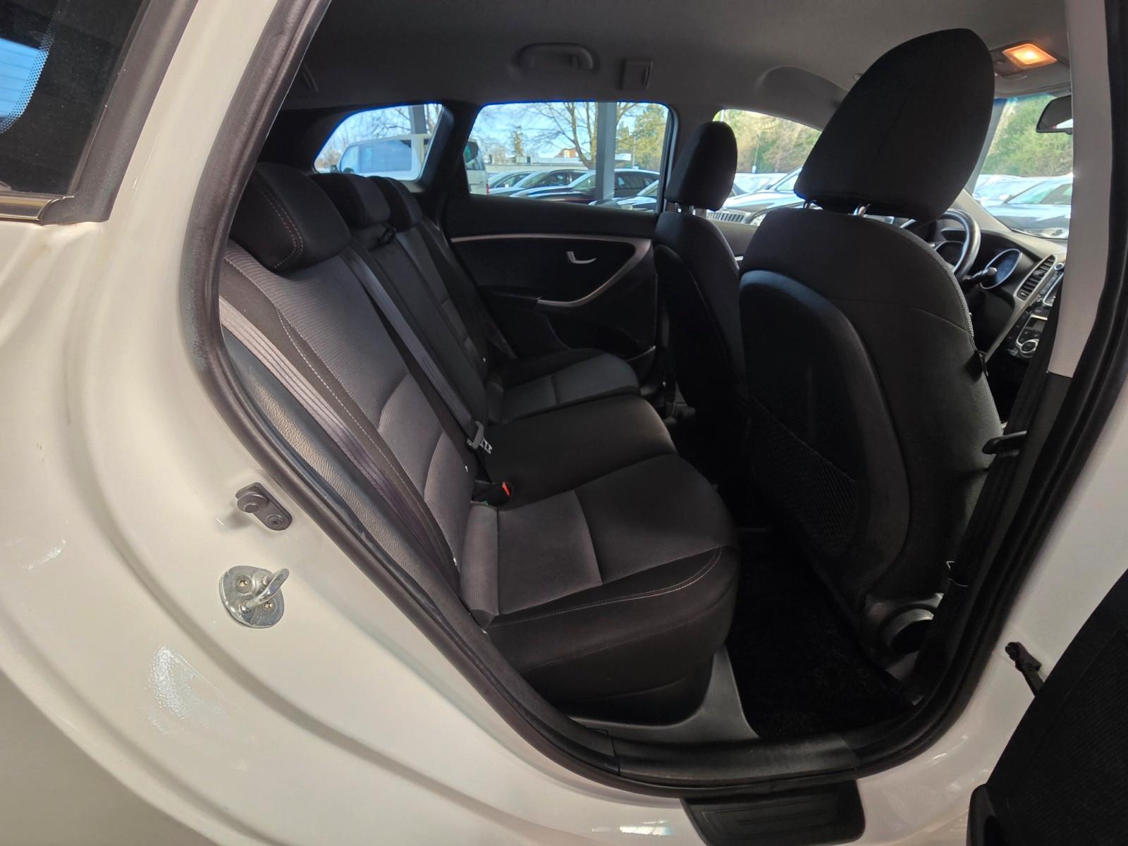 Hyundai i30 Kombi 1.6 GDi blue Passion Automatik Park/LM