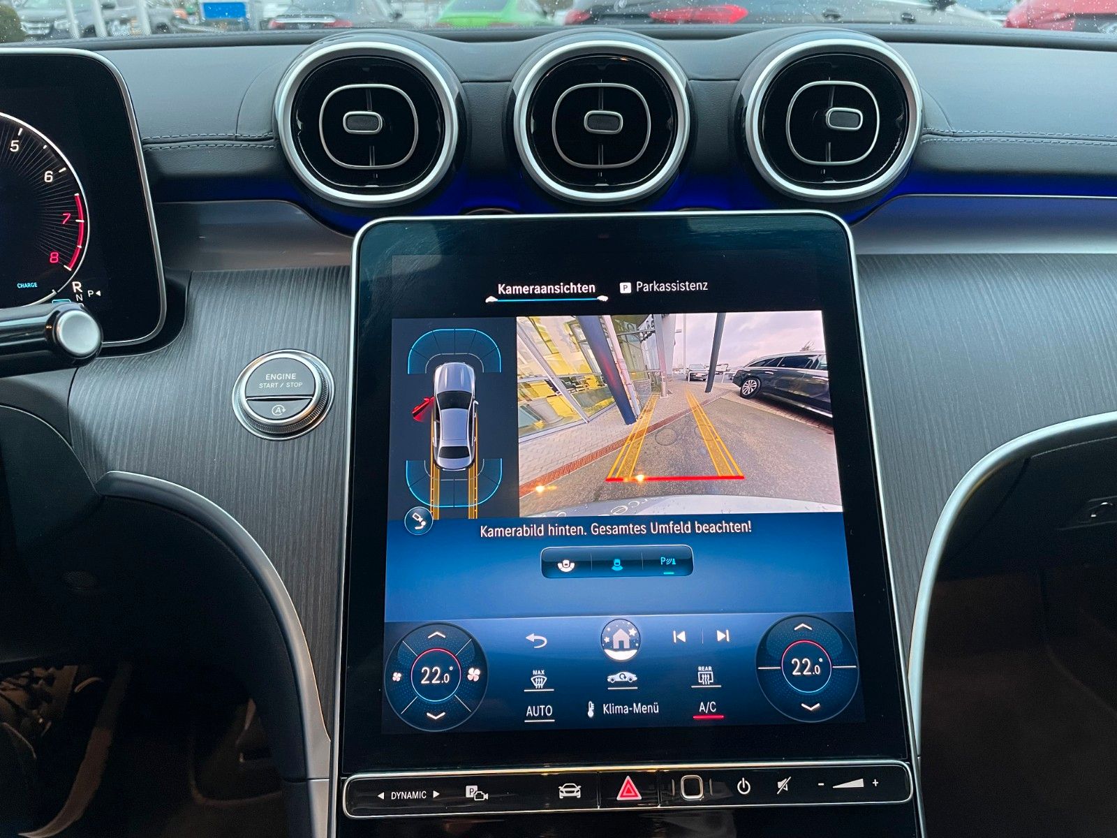 Fahrzeugabbildung Mercedes-Benz C 200 AMG AHK+Memory+R-Kamera+Distr+Ambiente+Key