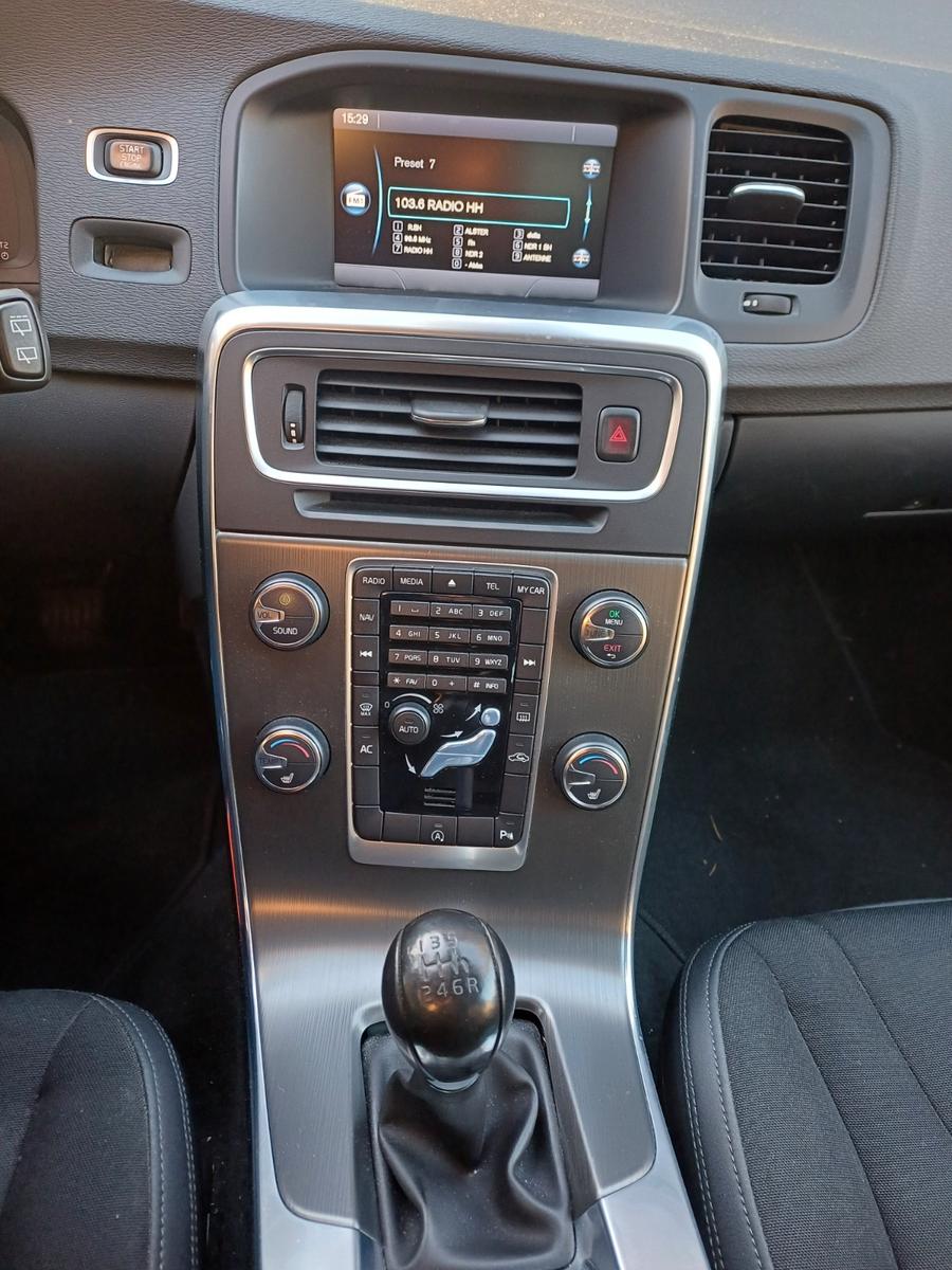 Volvo V60 2012 — photo 7