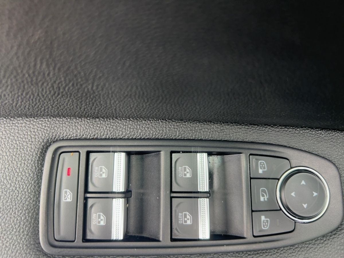 Fahrzeugabbildung Renault Captur INTENS E-TECH Plug-in 160 Navi Kamera