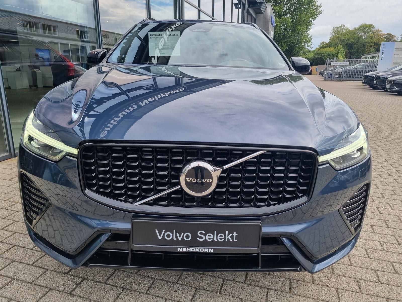 Fahrzeugabbildung Volvo XC60 B4 Diesel AWD Plus Dark 'AHK'