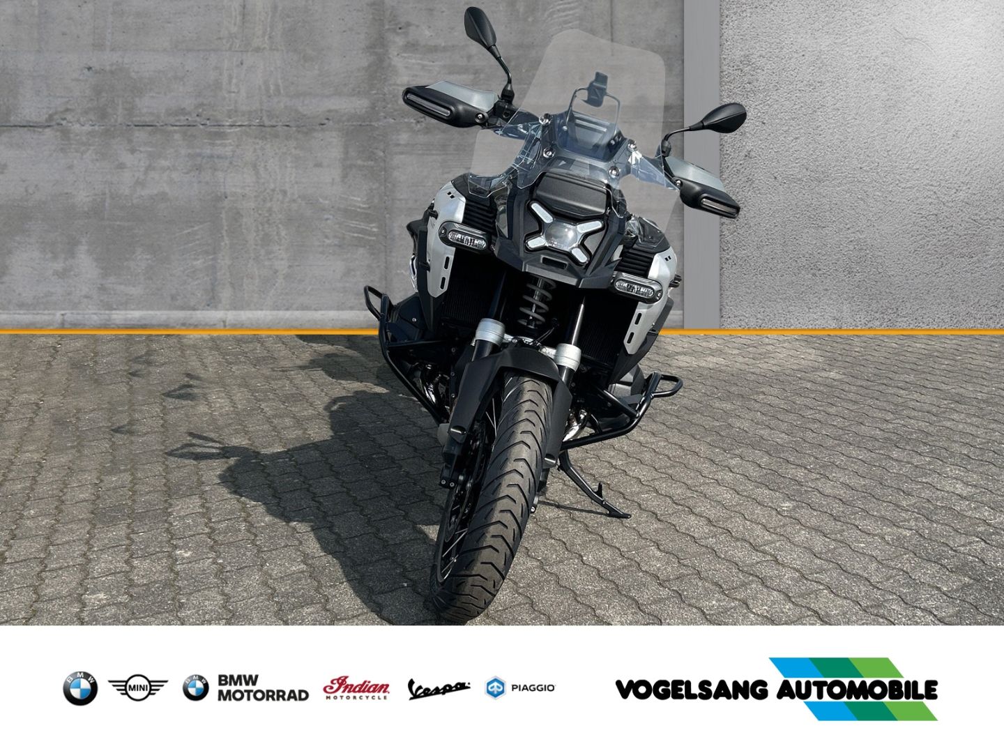 Fahrzeugabbildung BMW R 1300 GS Adventure Triple Black, Touren-Paket,