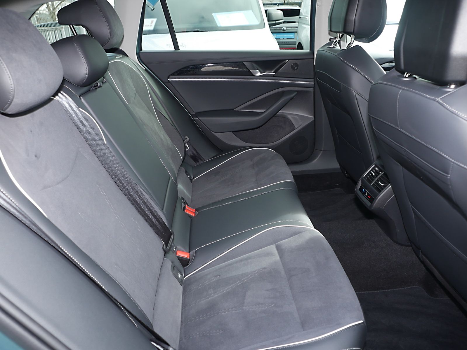 Volkswagen Passat - Bild 12