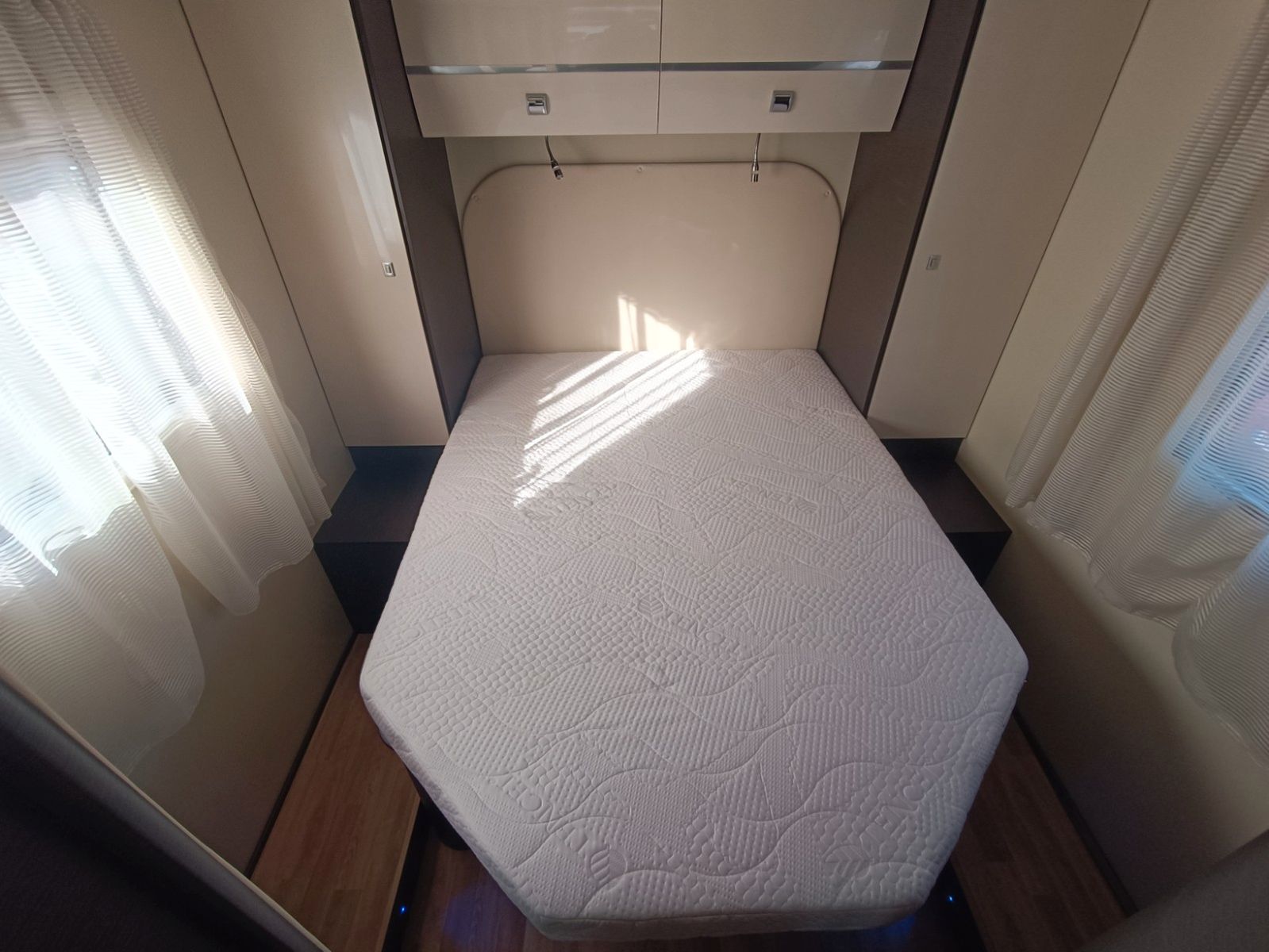 Fahrzeugabbildung Ahorn Alaska TQ *Luftfahrwerk*SAT*AHZV*Solar