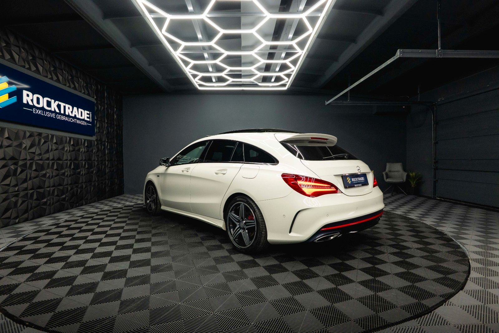 Fahrzeugabbildung Mercedes-Benz CLA 250 Shooting Brake 4Matic AMG Night Pano LED