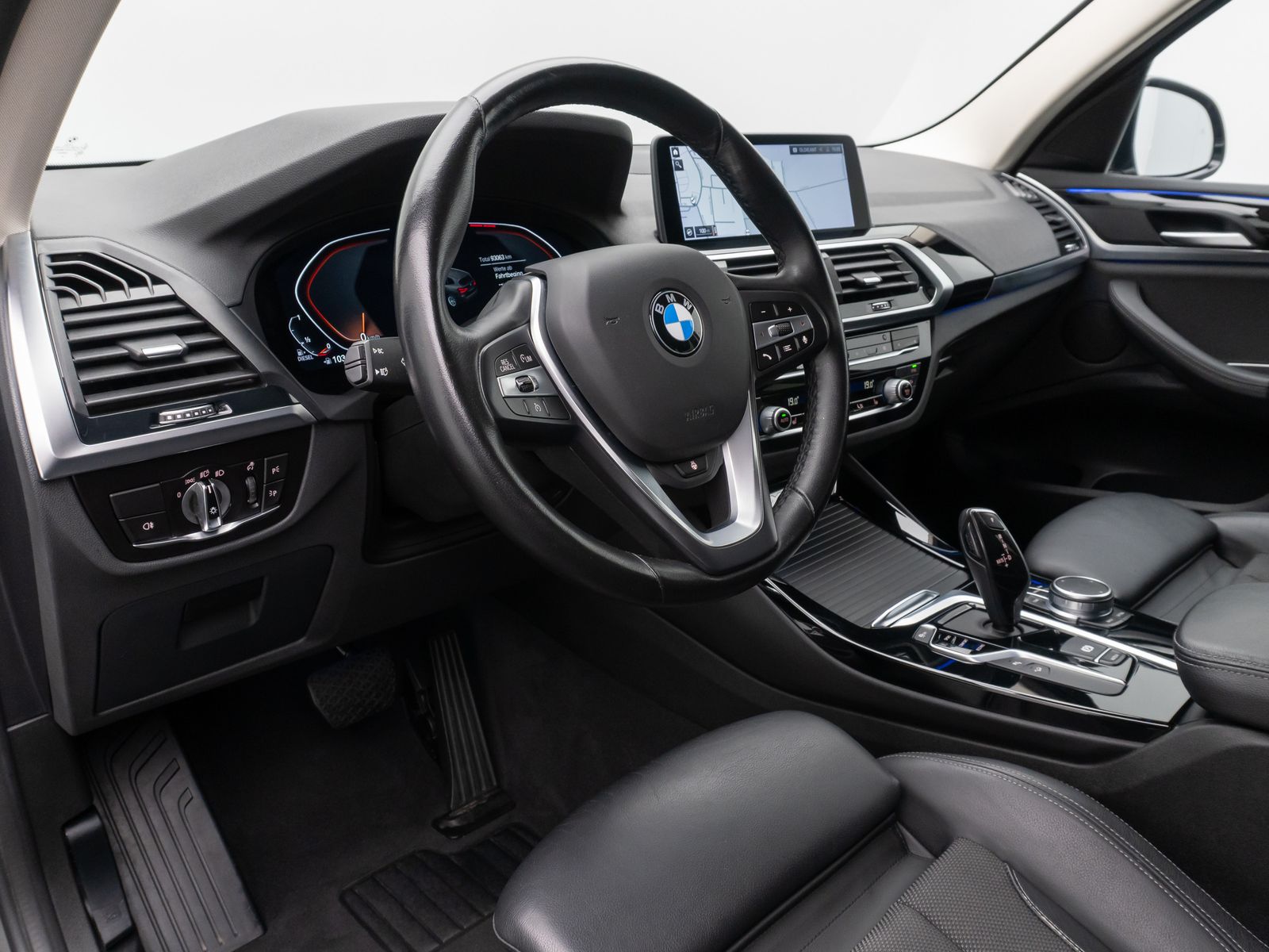Fahrzeugabbildung BMW X3 xD20d xLine Kamera HUD DAB Alarm Komfort 19"