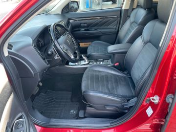 Mitsubishi Plug-in Hybrid Outlander - 10