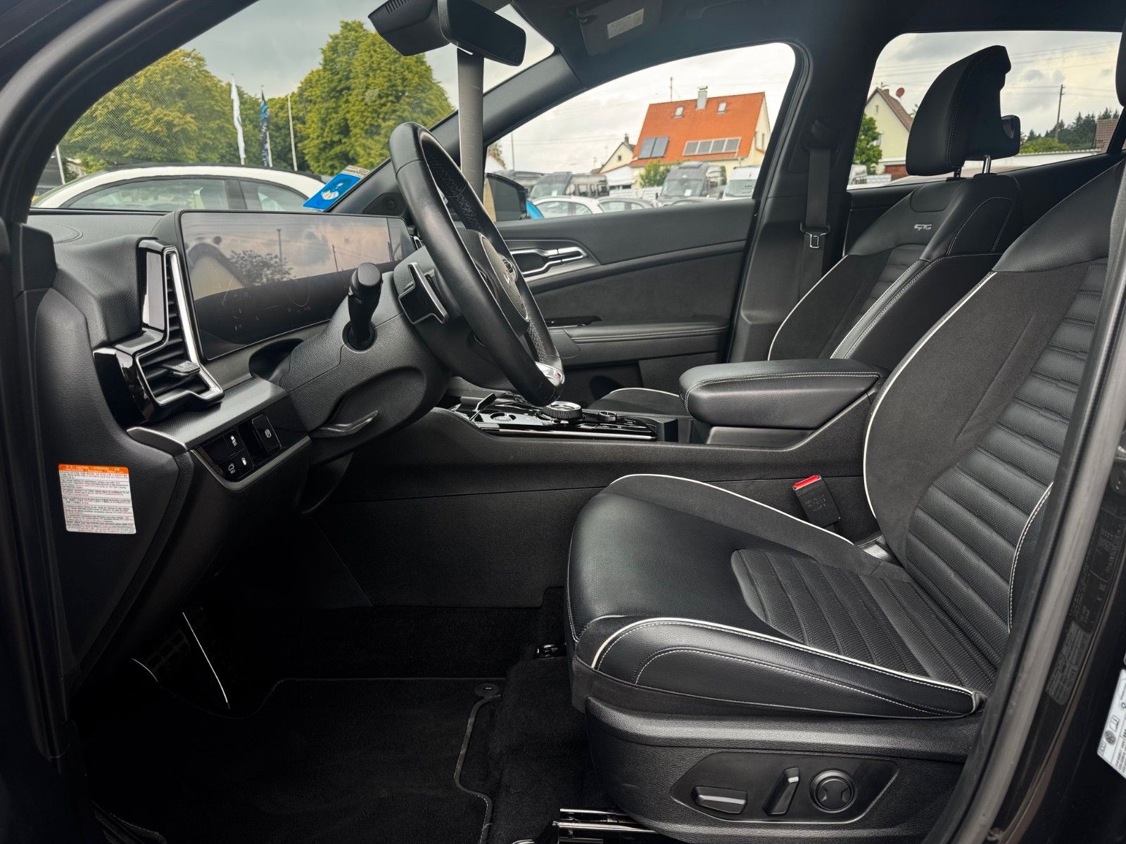 Fahrzeugabbildung Kia SPORTAGE 1.6T PHEV GTL DRIVE SOUND 265 PS 360°