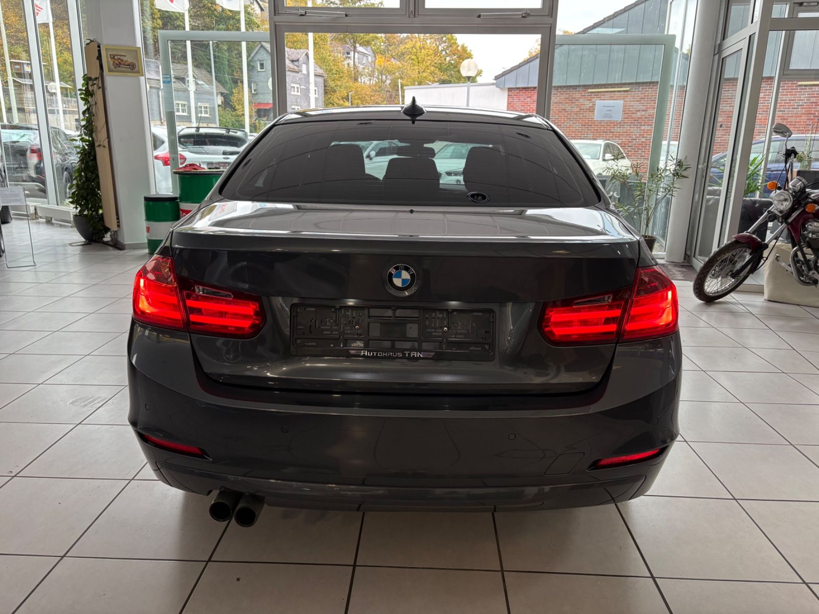 Fahrzeugabbildung BMW 325 d Lim. F30 *NAVIGATION*AMBIENTE*