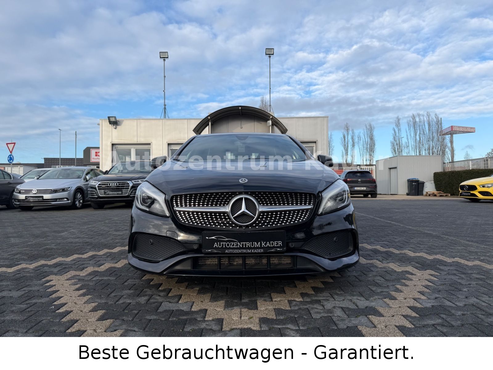 MERCEDES-BENZ A 180*AMG Line*R-Kam*Navi*LED*Xenon*T-Leder*PDC*