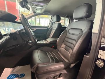Volkswagen Touareg - 12