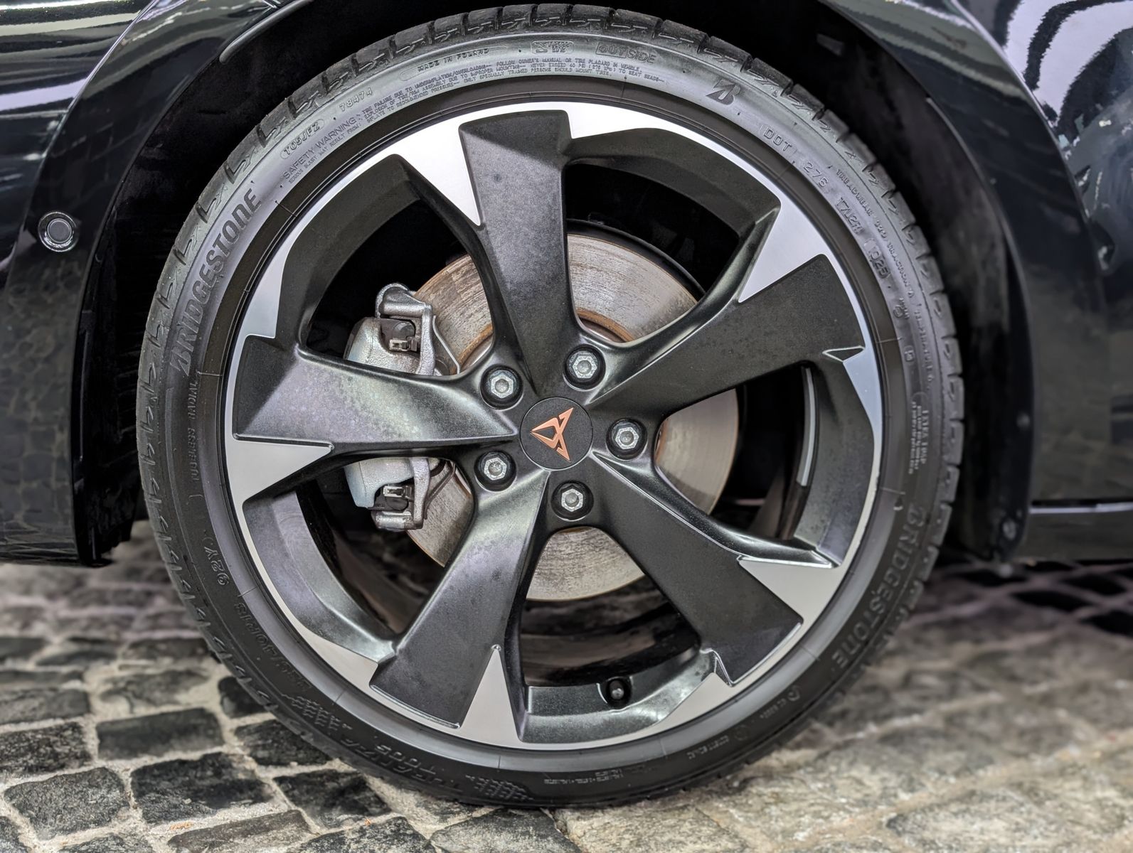 Fahrzeugabbildung CUPRA Leon 1.5 e-Hybrid PLUG-IN LED INTELIG-DRIVE EDGE