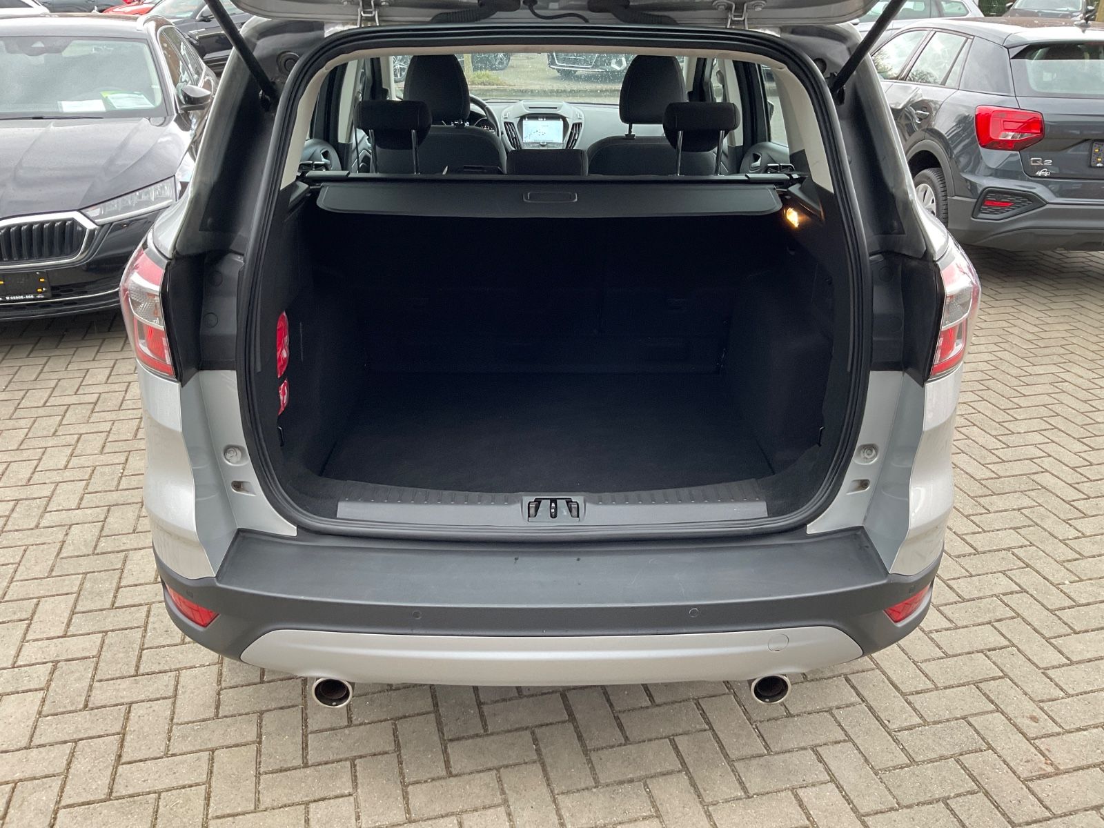 Fahrzeugabbildung Ford Kuga 1,5 TDCi 4x2 Trend,Navi,Telefon