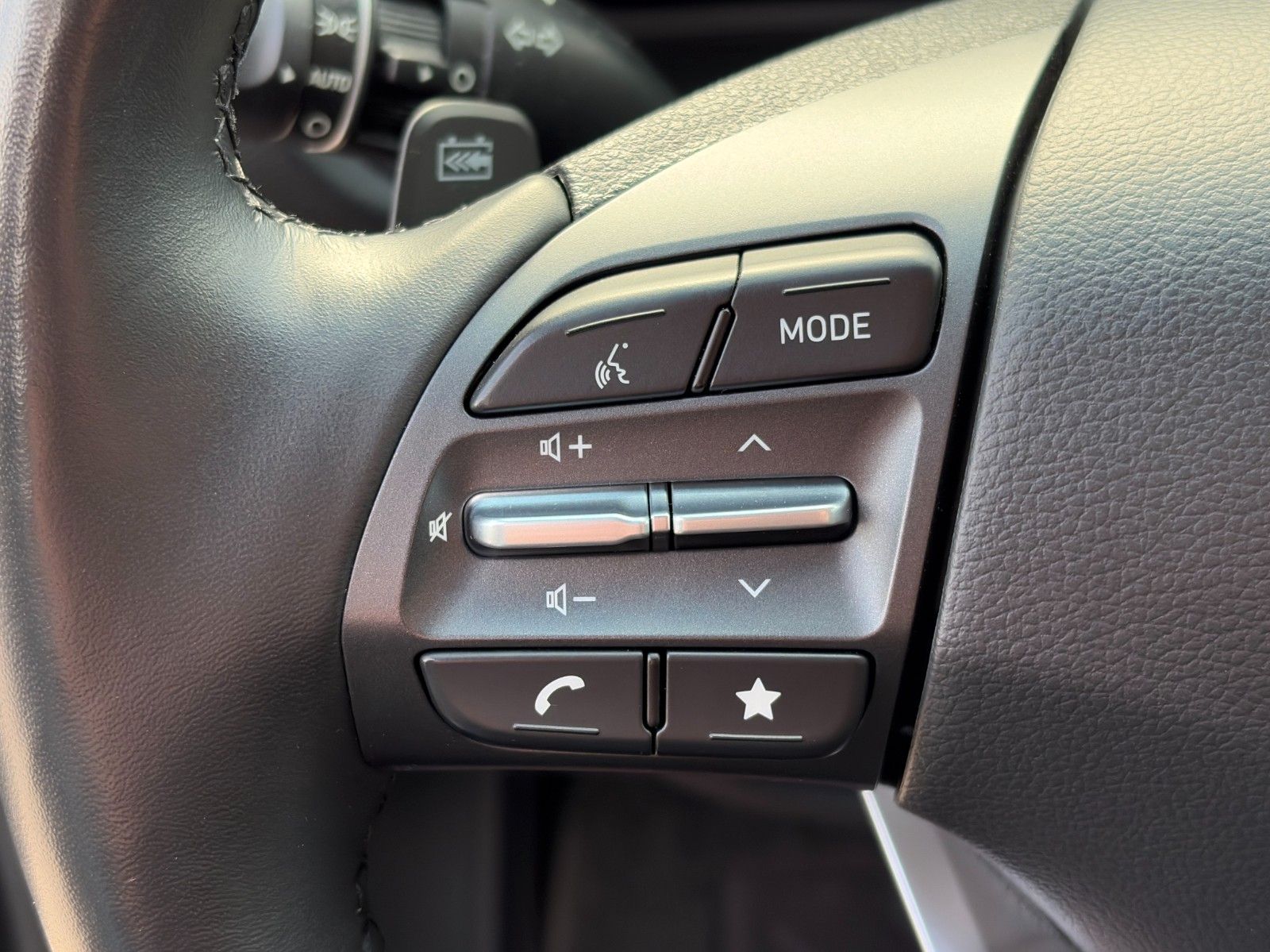 Fahrzeugabbildung Hyundai KONA E Select LKA ACC PDC SHZ LHZ CarPlay Navi