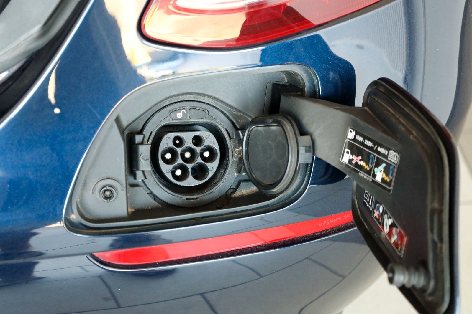 Fahrzeugabbildung Mercedes-Benz E 300de Lim. Leder,Navi,LED,Burmester,Park Paket